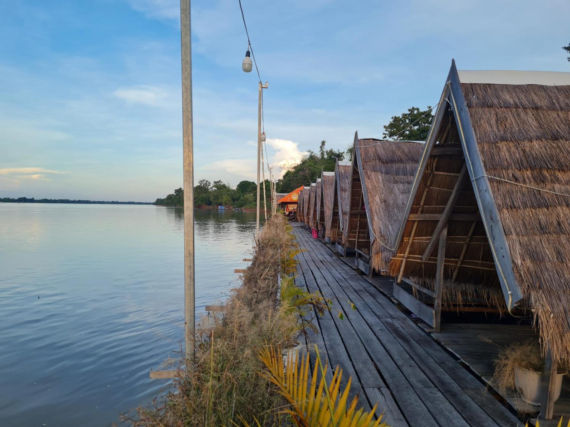 Savet Guesthouse Stoeng Treng Esterno foto
